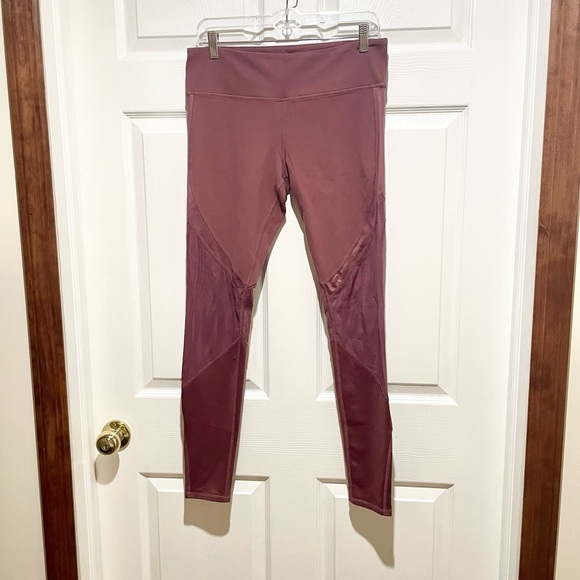 Alo Yoga Dusty Rose Mesh Paneled Size L - Picture 2 of 4